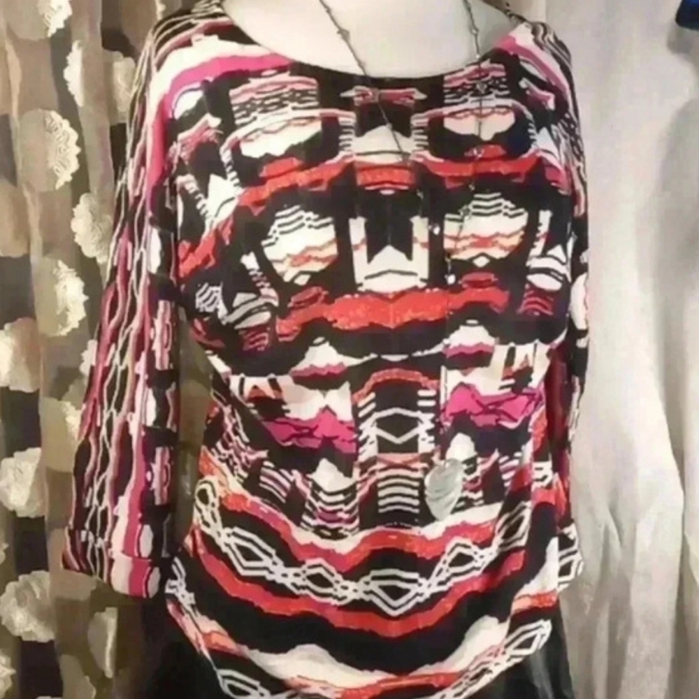 END YEAR CLEAR OUT Zozo size large women's vibrant top